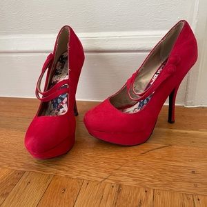 Red Pumps